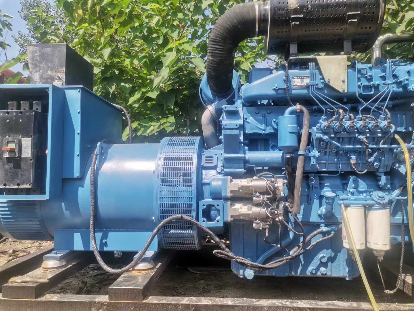 天等详细说明降低 800kW 柴油发电机输出电流波动的方法