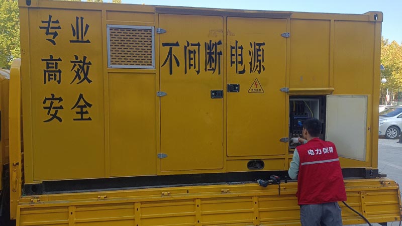 天等柴油发电机组和UPS电源配合使用时，如何避免切换过程中的电力中断？