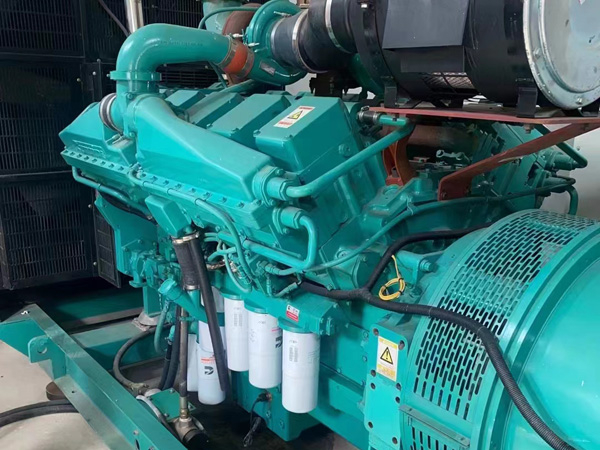 天等更换100kW柴油发电机组机油时，需要注意哪些事项？