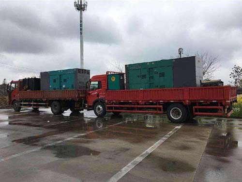 天等涂抹密封胶后，需要等待多长时间才能安装水冷式机油散热器密封件？